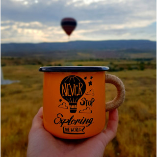 Емальована чашка з принтом "Never stop exploring the world" жовта, 400 мл